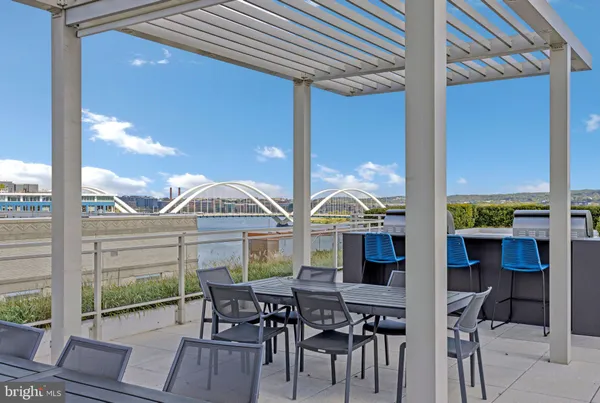 $1,390,000 | 88 V Street Southwest, Unit 801, Washington, DC 20024