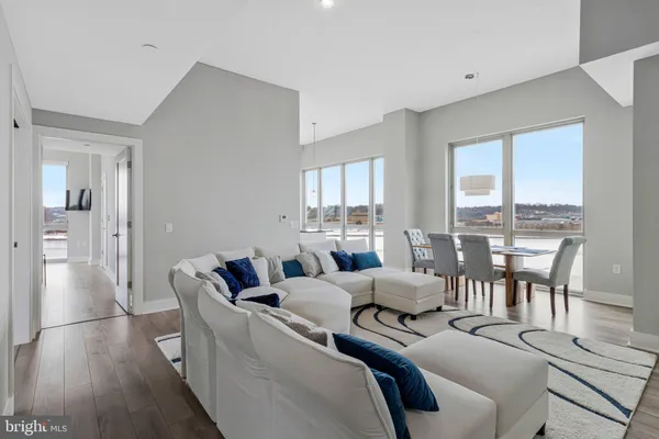 $1,390,000 | 88 V Street Southwest, Unit 801, Washington, DC 20024