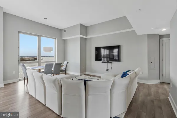 $1,390,000 | 88 V Street Southwest, Unit 801, Washington, DC 20024