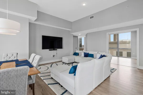 $1,390,000 | 88 V Street Southwest, Unit 801, Washington, DC 20024