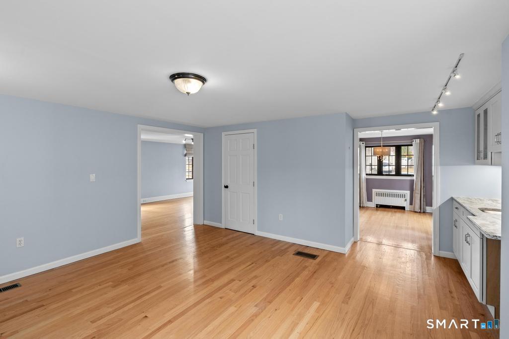 83 Meadowbrook Road West Hartford, CT 06107 - Photo 12 of 40