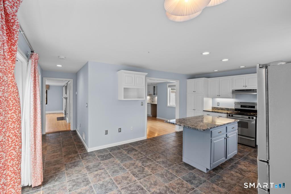 83 Meadowbrook Road West Hartford, CT 06107 - Photo 13 of 40