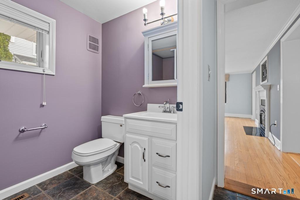 83 Meadowbrook Road West Hartford, CT 06107 - Photo 14 of 40