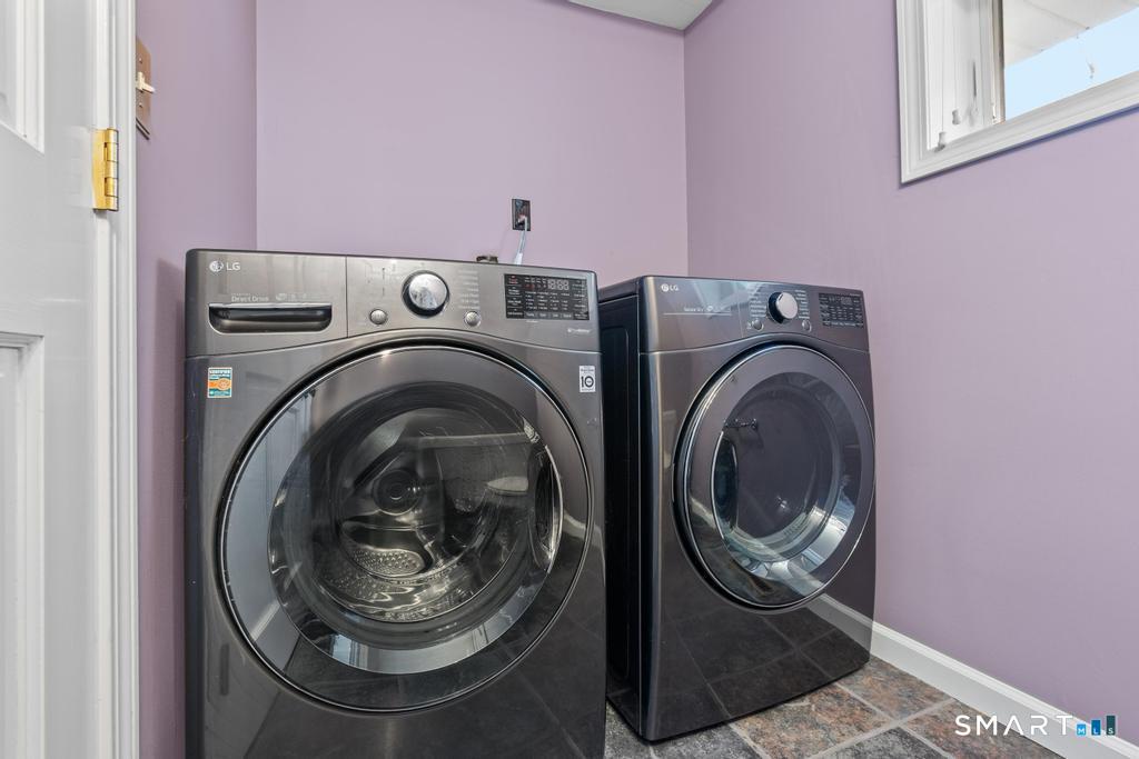 83 Meadowbrook Road West Hartford, CT 06107 - Photo 15 of 40