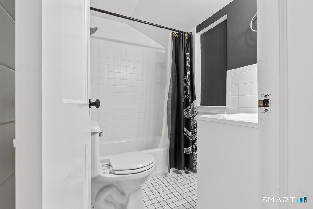 83 Meadowbrook Road West Hartford, CT 06107 - Photo 16 of 40