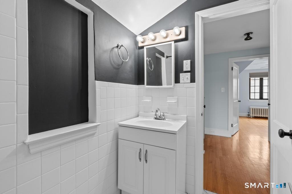 83 Meadowbrook Road West Hartford, CT 06107 - Photo 17 of 40