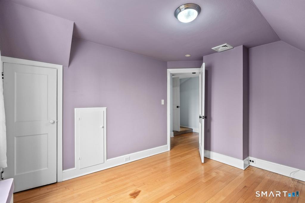 83 Meadowbrook Road West Hartford, CT 06107 - Photo 19 of 40