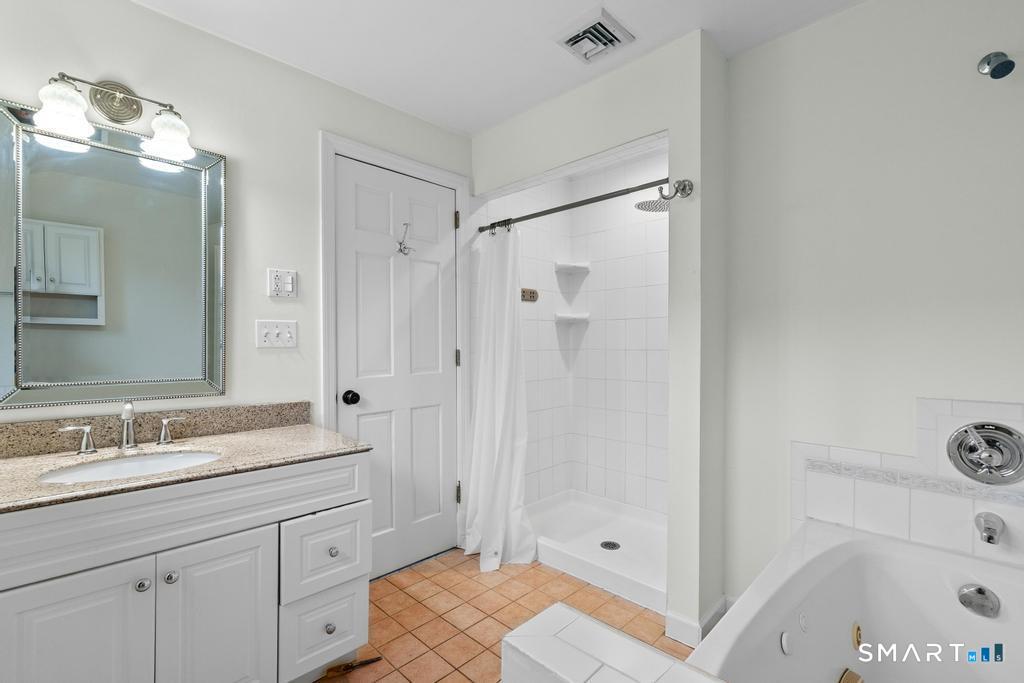 83 Meadowbrook Road West Hartford, CT 06107 - Photo 25 of 40