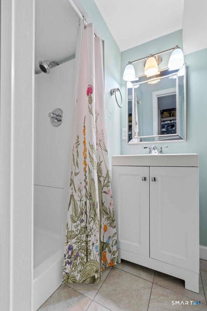 83 Meadowbrook Road West Hartford, CT 06107 - Photo 27 of 40