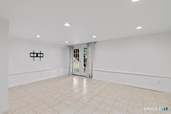 $4,000 | 83 Meadowbrook Road, West Hartford, CT 06107