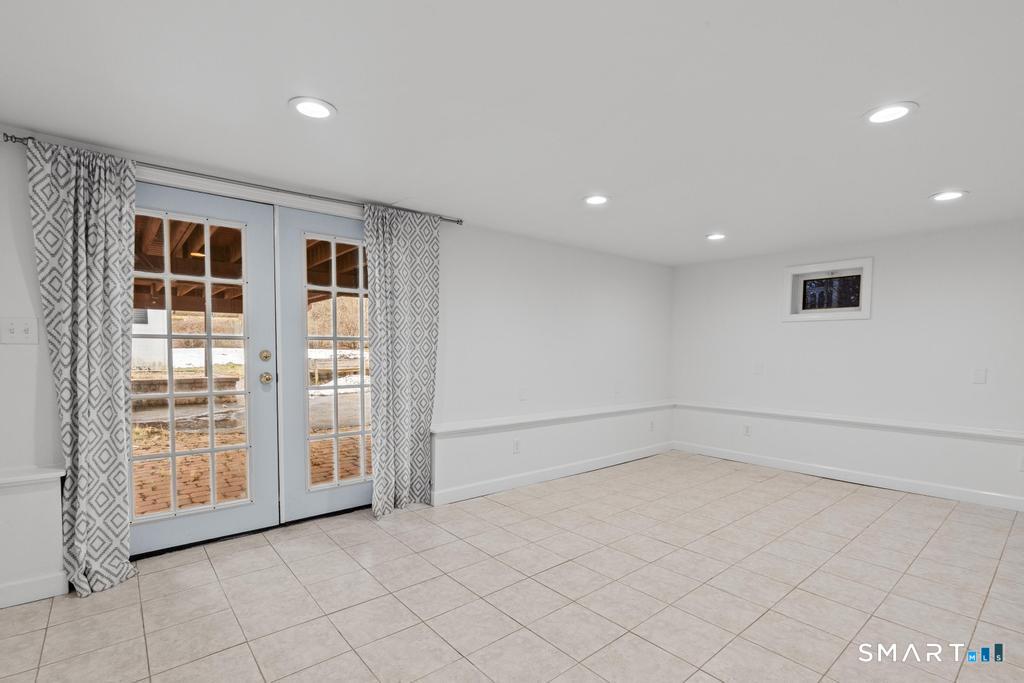 83 Meadowbrook Road West Hartford, CT 06107 - Photo 29 of 40