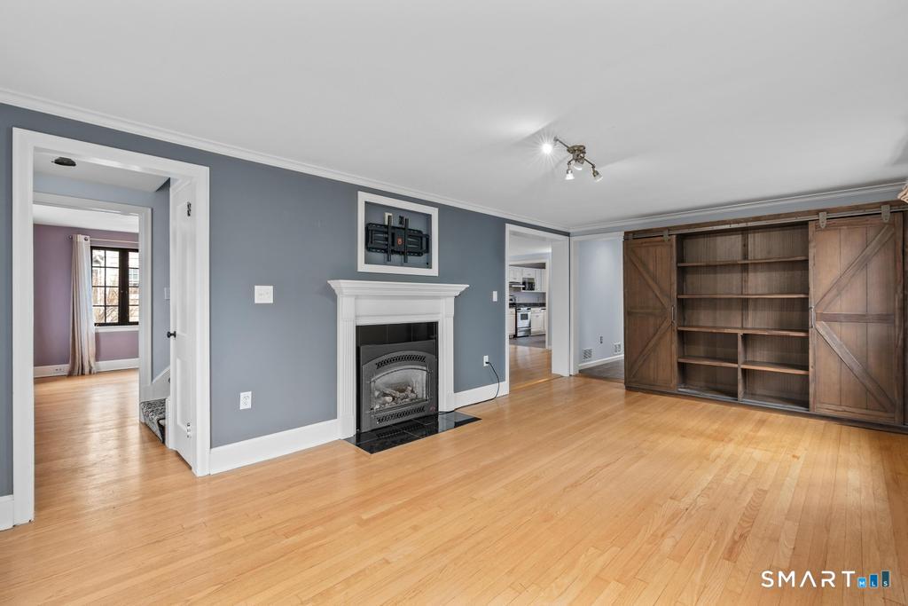 83 Meadowbrook Road West Hartford, CT 06107 - Photo 7 of 40