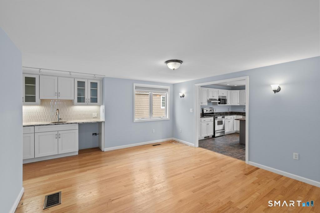 83 Meadowbrook Road West Hartford, CT 06107 - Photo 9 of 40