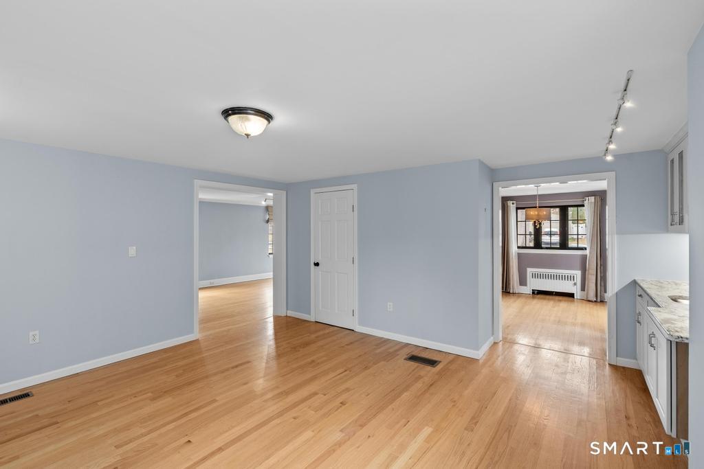 83 Meadowbrook Road West Hartford, CT 06107 - Photo 10 of 40