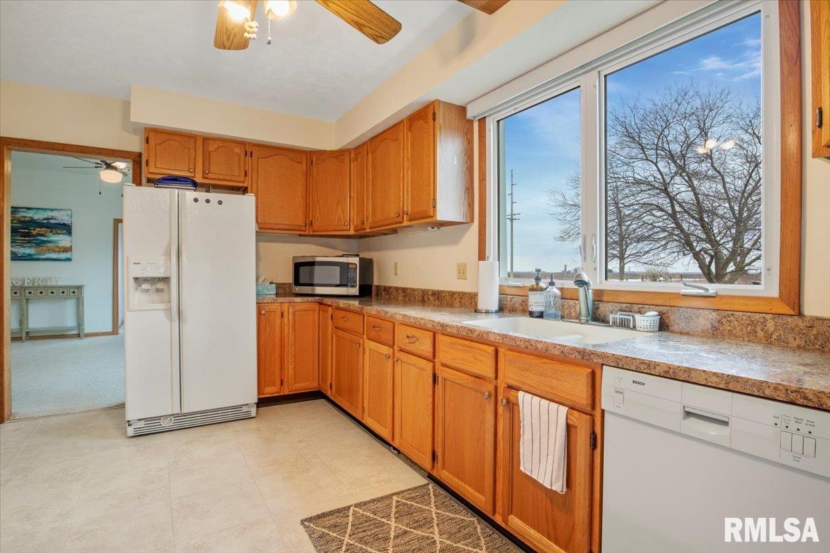 5475 Watret Road New Berlin, IL 62670 - Photo 13 of 33