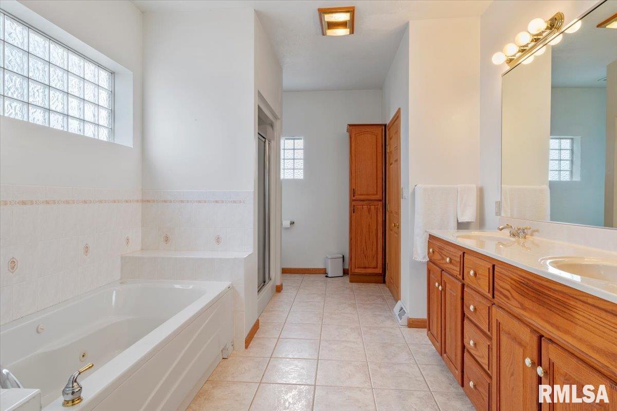 5475 Watret Road New Berlin, IL 62670 - Photo 16 of 33