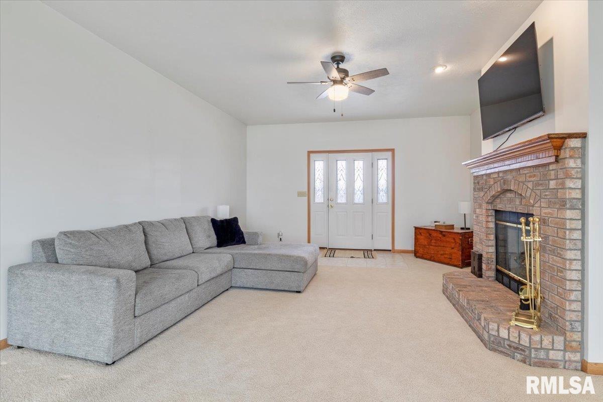 5475 Watret Road New Berlin, IL 62670 - Photo 6 of 33
