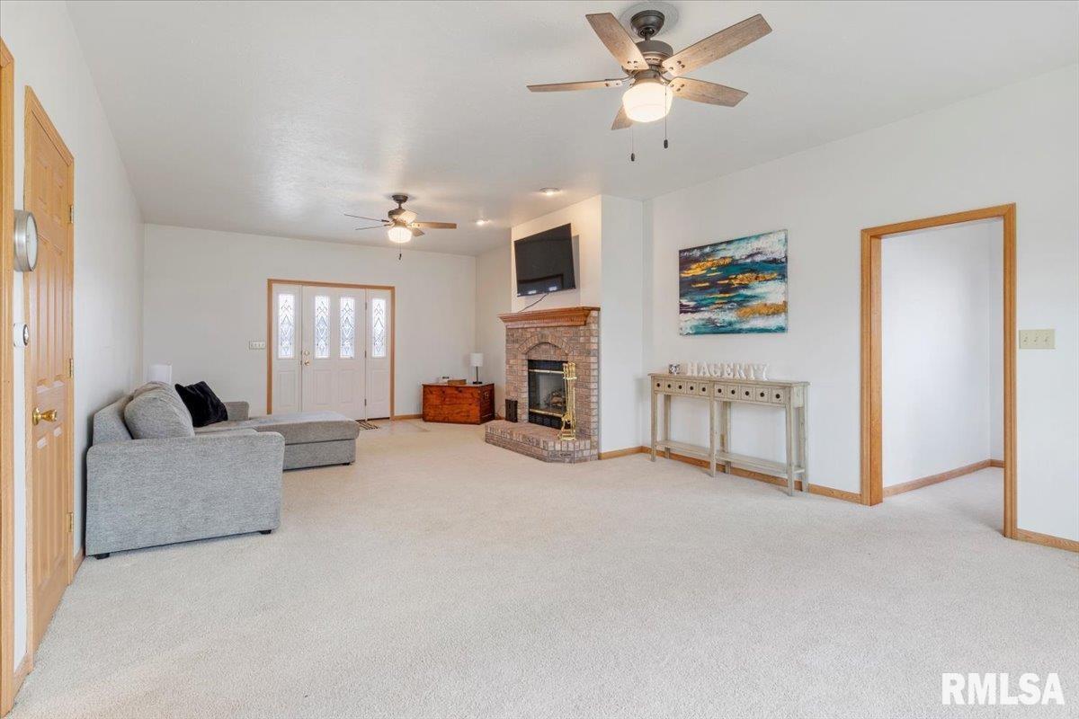 5475 Watret Road New Berlin, IL 62670 - Photo 7 of 33