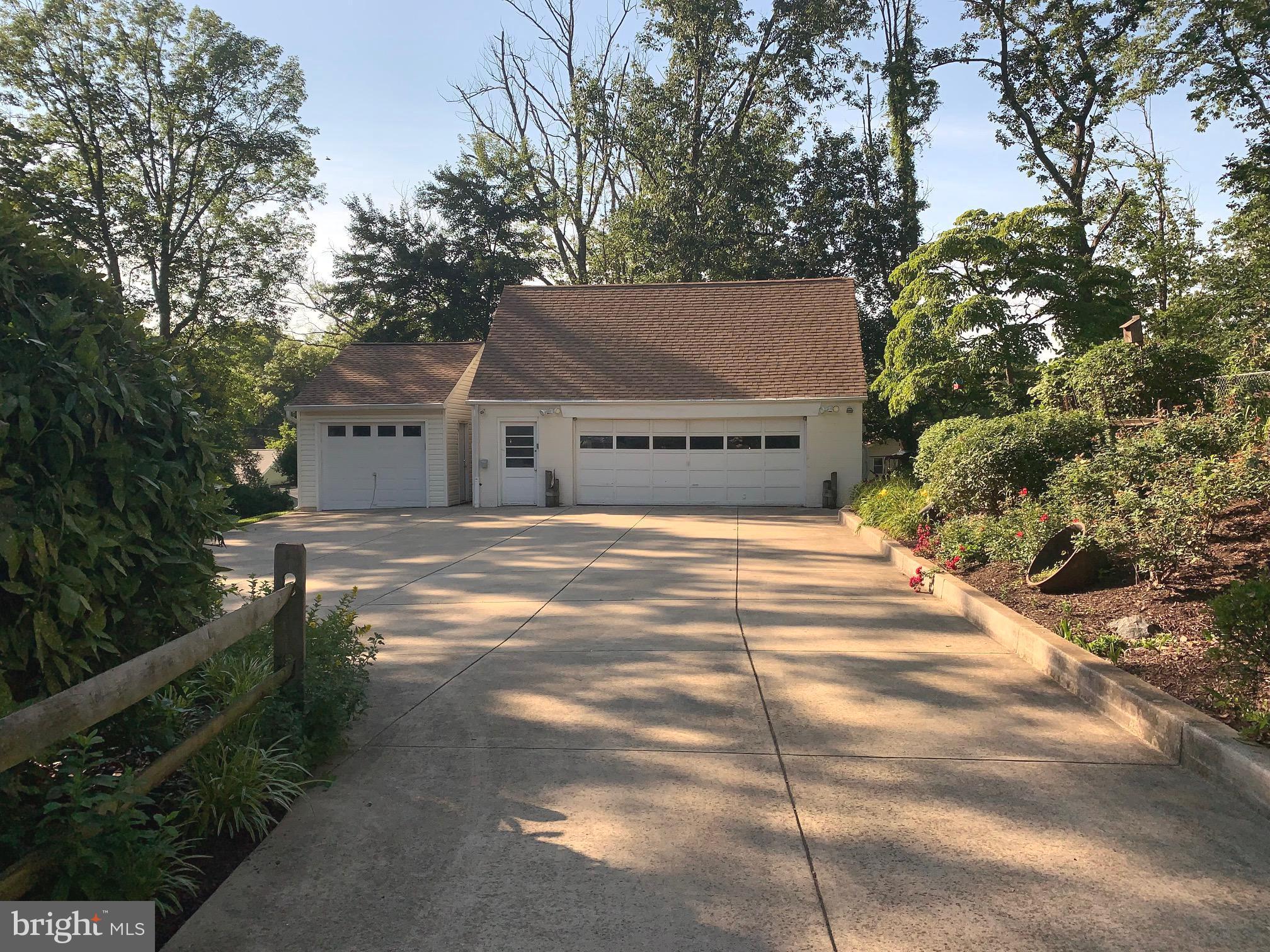 15312 Bond Mill Road Laurel, MD 20707 - Photo 2 of 18 3 car garage