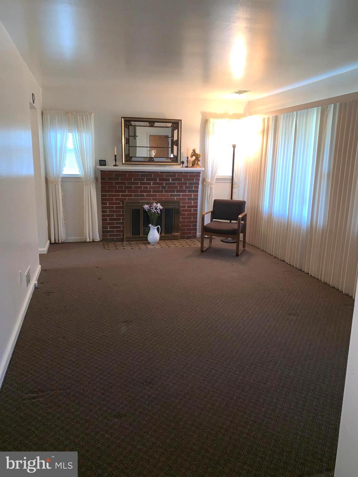 15312 Bond Mill Road Laurel, MD 20707 - Photo 6 of 18 Living room