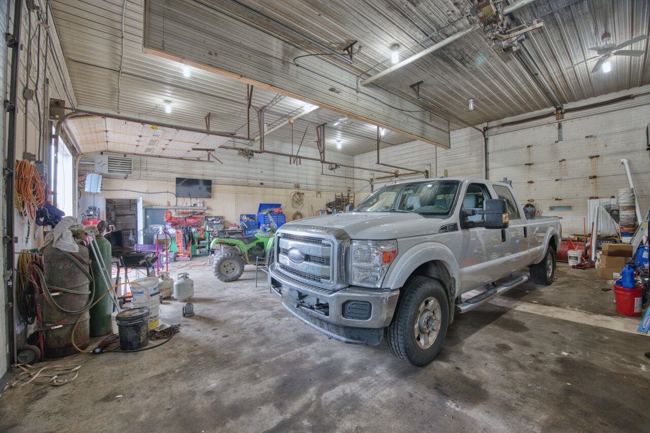 112 Highway 71 Big Falls, MN 56627 - Photo 4 of 35 Garage with metal wall