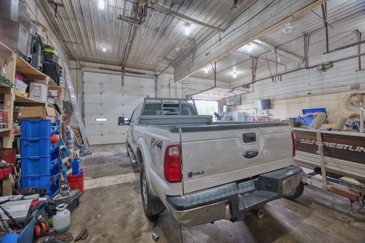 112 Highway 71 Big Falls, MN 56627 - Photo 5 of 35 Garage with metal wall