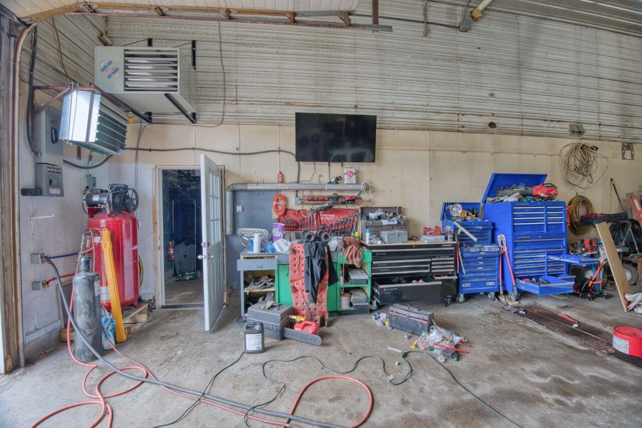 112 Highway 71 Big Falls, MN 56627 - Photo 9 of 35 Garage featuring a workshop area
