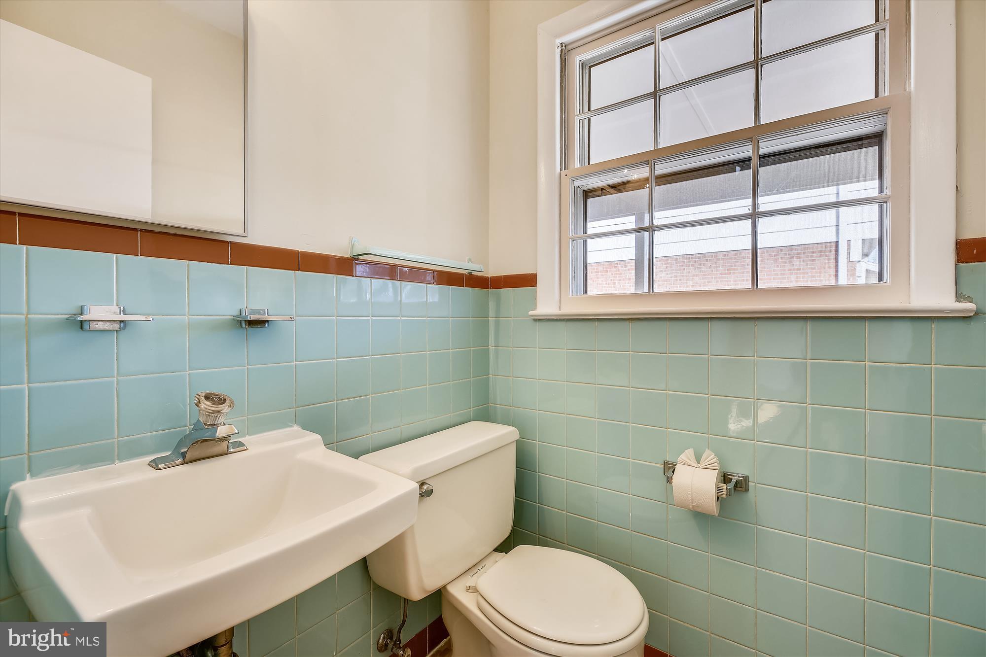 315 Hannes Street Silver Spring, MD 20901 - Photo 12 of 30 Powder Room