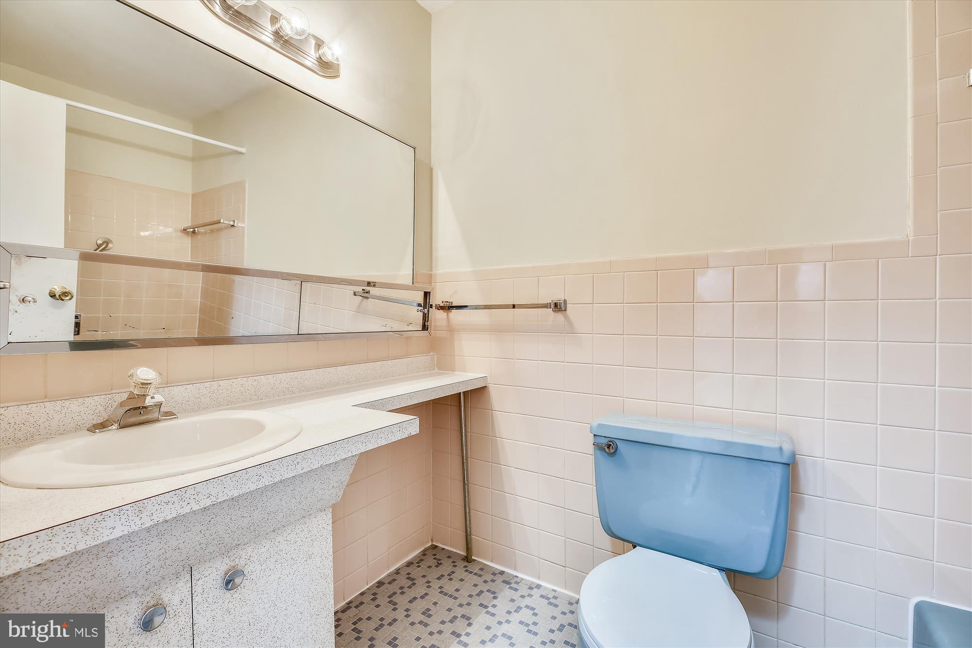 315 Hannes Street Silver Spring, MD 20901 - Photo 20 of 30 Hall Bathroom