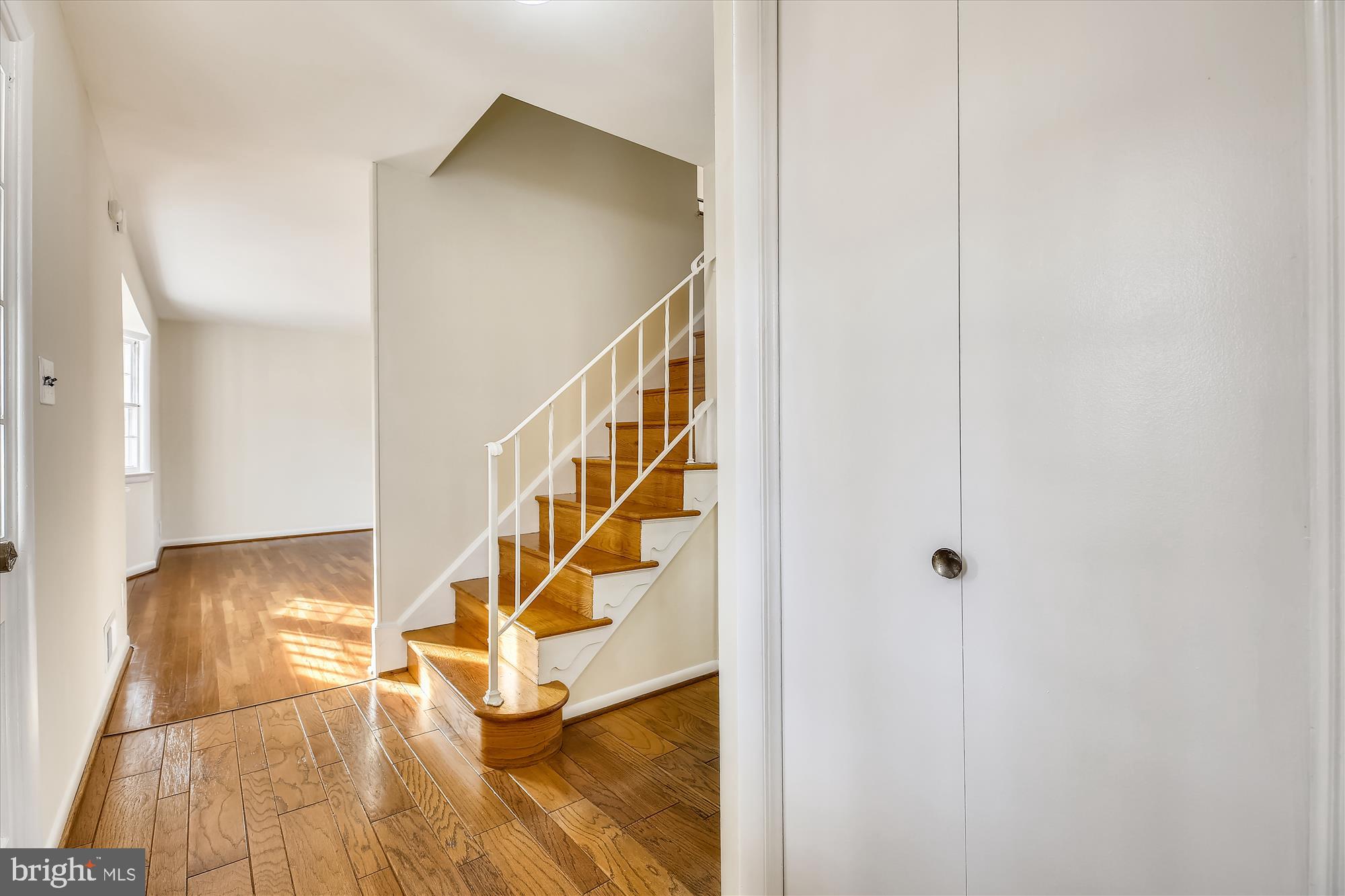 315 Hannes Street Silver Spring, MD 20901 - Photo 3 of 30 Entry