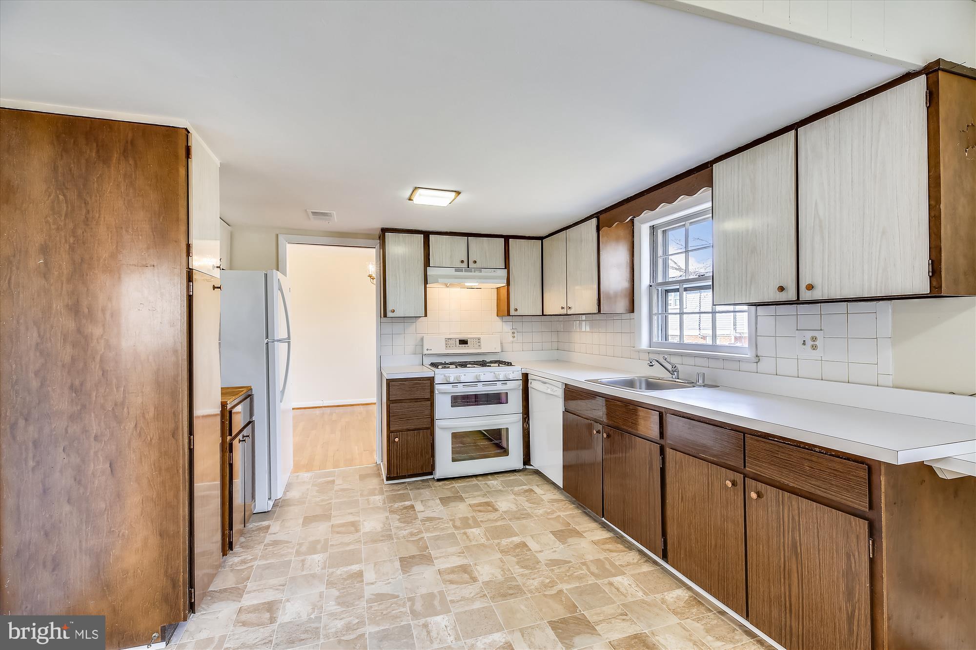 315 Hannes Street Silver Spring, MD 20901 - Photo 7 of 30 Kitchen