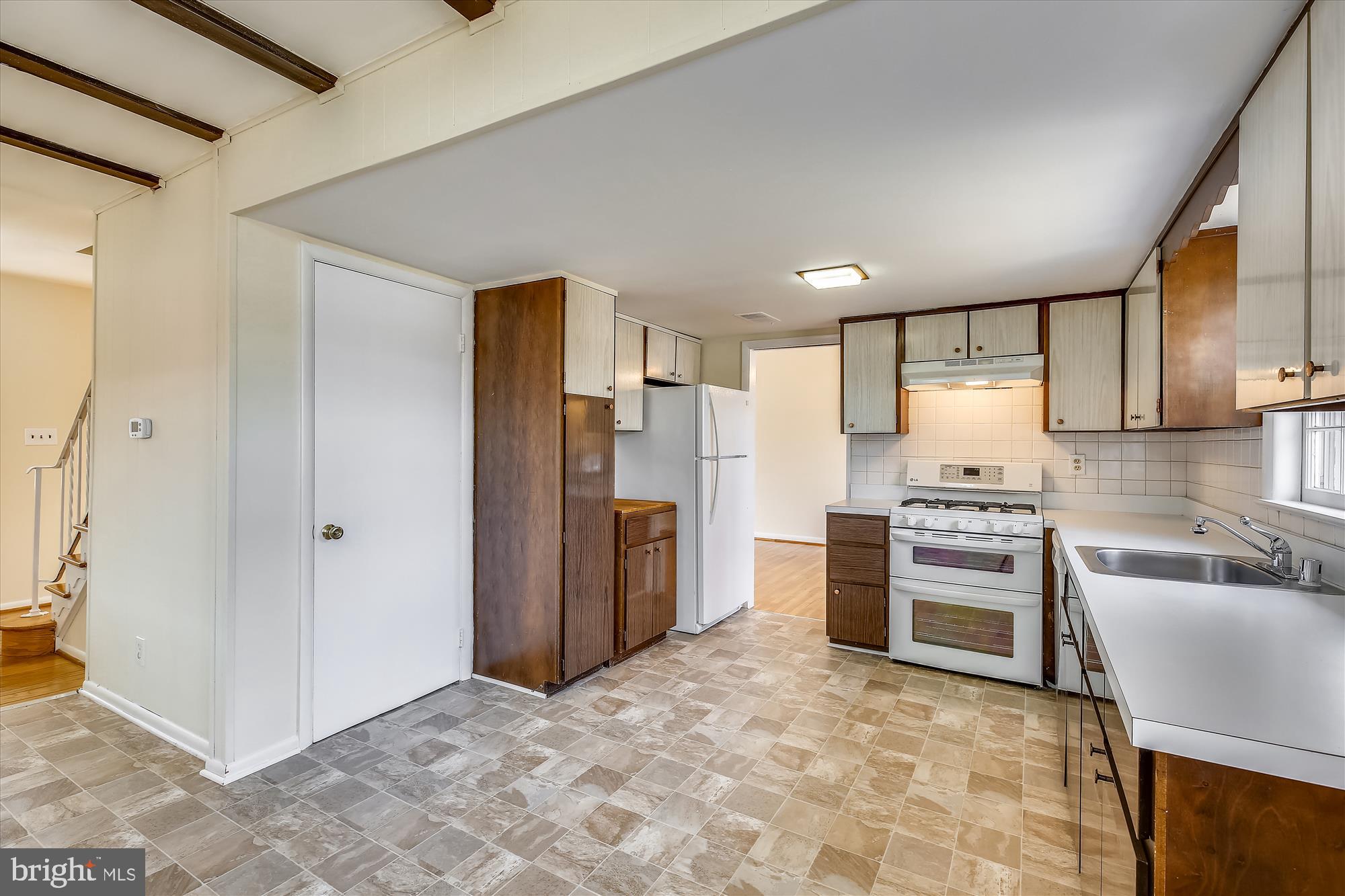 315 Hannes Street Silver Spring, MD 20901 - Photo 8 of 30 Kitchen
