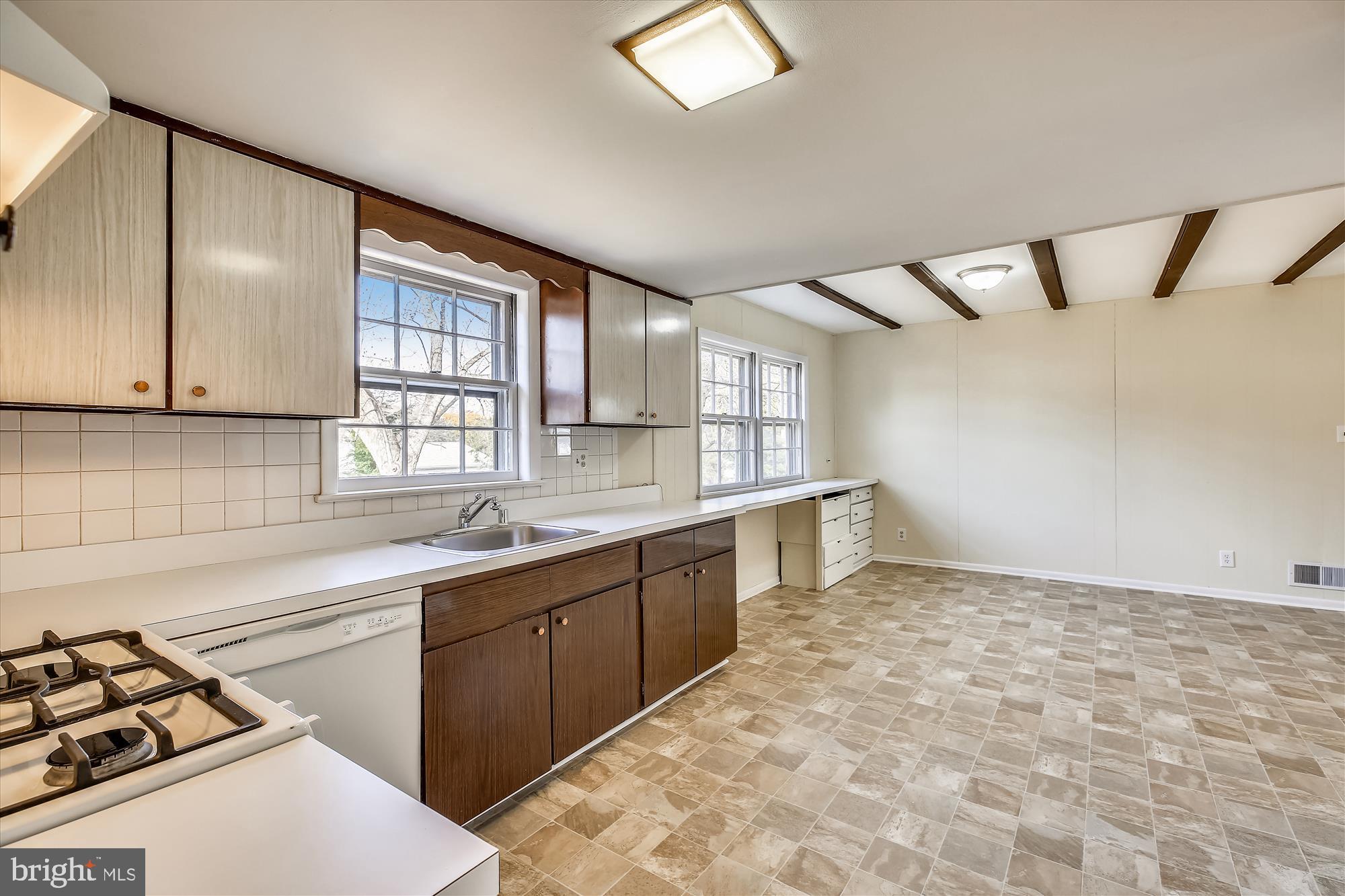 315 Hannes Street Silver Spring, MD 20901 - Photo 10 of 30 Kitchen
