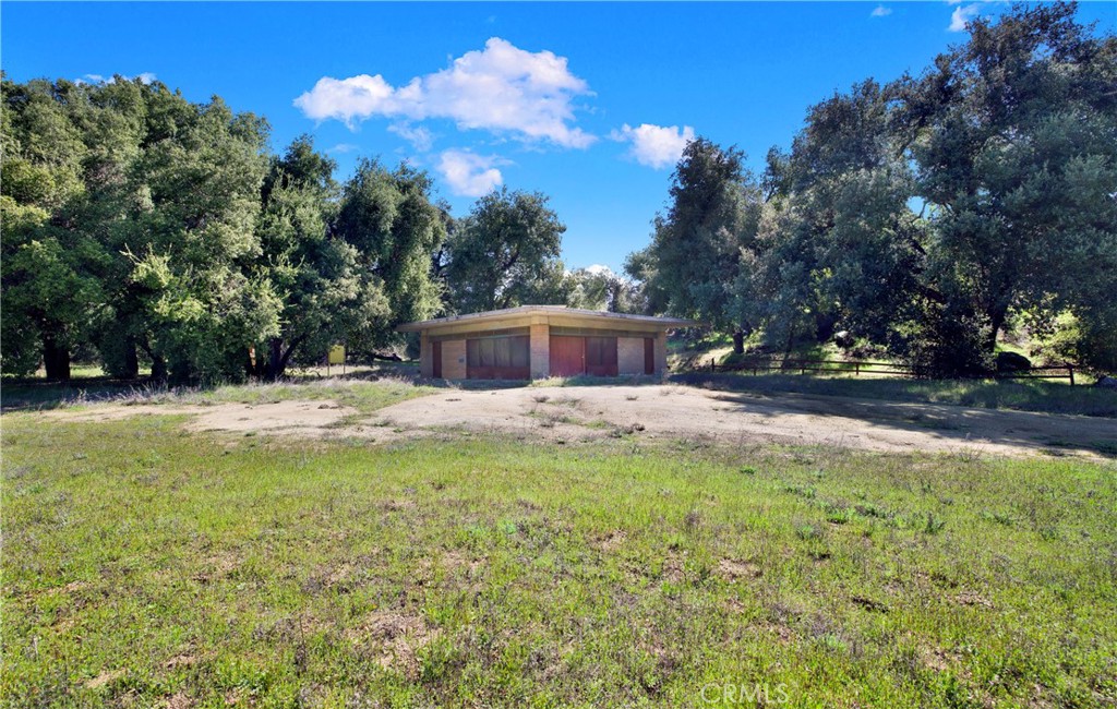 36000 Tenaja Truck Trail Fallbrook, CA 92028 - Photo 23 of 28 a swimming pool with outdoor seating and yard