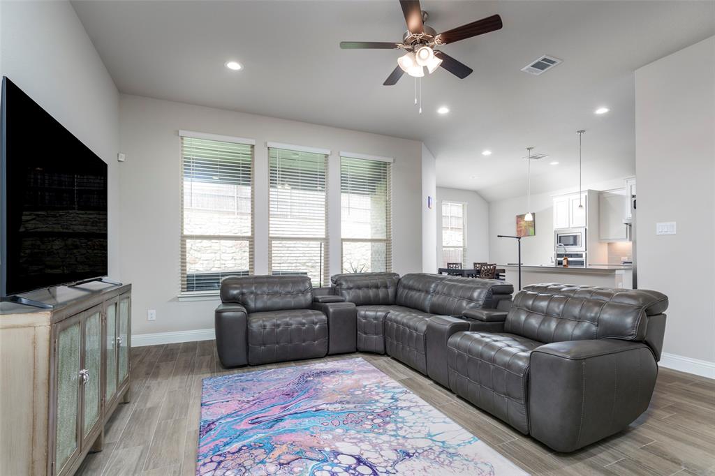 3648 Walnut Rdg Drive Grand Prairie, TX 76065 - Photo 6 of 33
