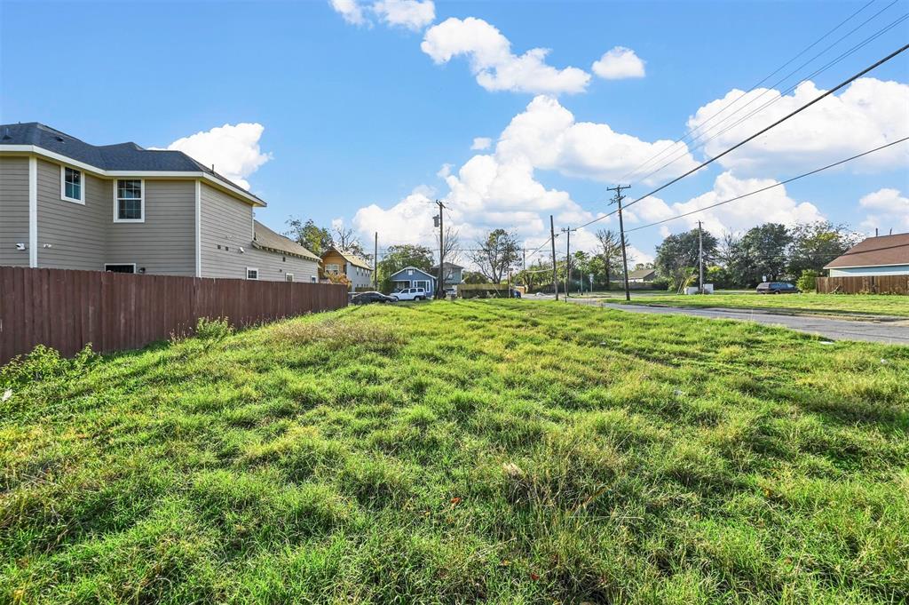 2510 Foreman Street Dallas, TX 75210 - Photo 14 of 17