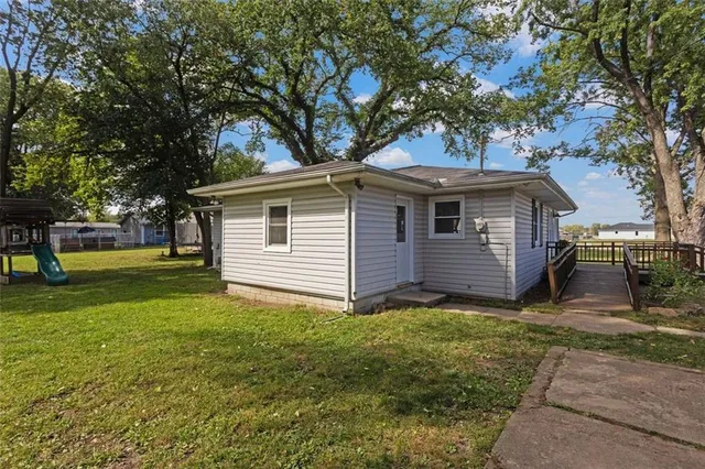 $220,000 | 808 East Front Street, Perry, KS 66073