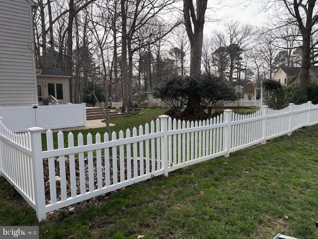 400 Willards Way Yorktown, VA 23693 - Photo 5 of 8 a view of a house with backyard and trees