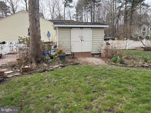 400 Willards Way Yorktown, VA 23693 - Photo 8 of 8 a backyard of a house with table and chairs