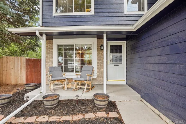 a view of a house with backyard and a tree