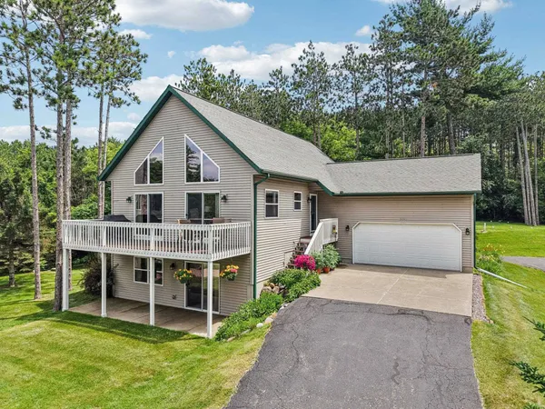 $399,900 | N6106 Fox Glen Road, Portage, WI 53901