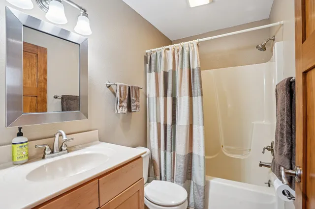 $424,900 | N6106 Fox Glen Road, Portage, WI 53901