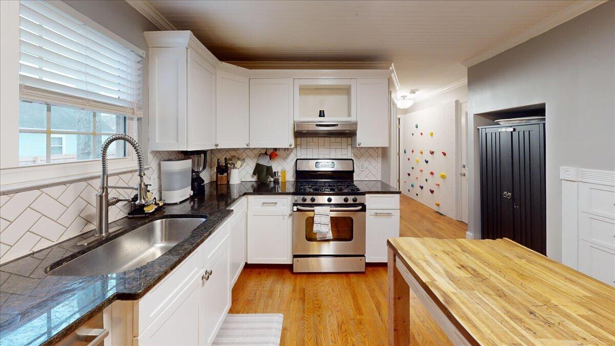 8712 Oak View Drive Chattanooga, TN 37421 - Photo 12 of 41 55-8712-Oak-View-Dr-Kitchen 1