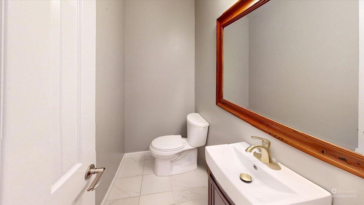 8712 Oak View Drive Chattanooga, TN 37421 - Photo 29 of 41 34-8712-Oak-View-Dr-Bathroom-Defurnished