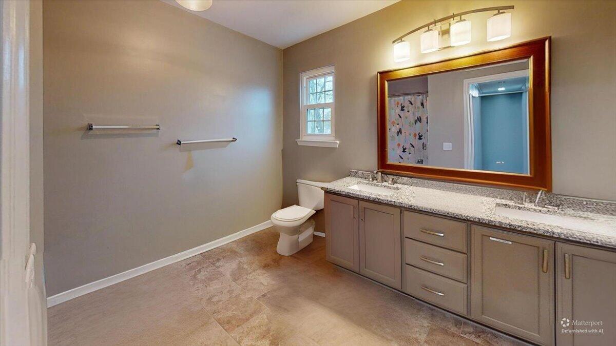 8712 Oak View Drive Chattanooga, TN 37421 - Photo 30 of 41 36-8712-Oak-View-Dr-Bathroom-Defurnished