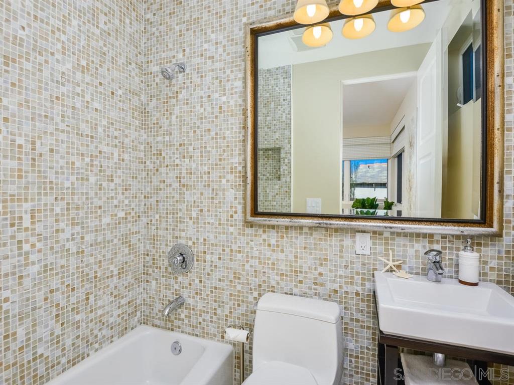 1876 Little Street La Jolla, CA 92037 - Photo 8 of 25