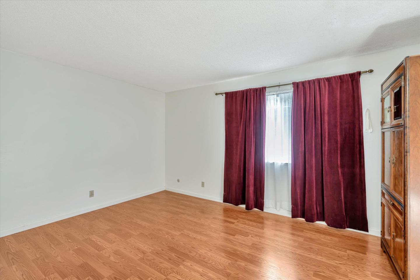 188 Masonic Drive Vallejo, CA 94591 - Photo 19 of 28 a view of a room with a bathroom and mirror
