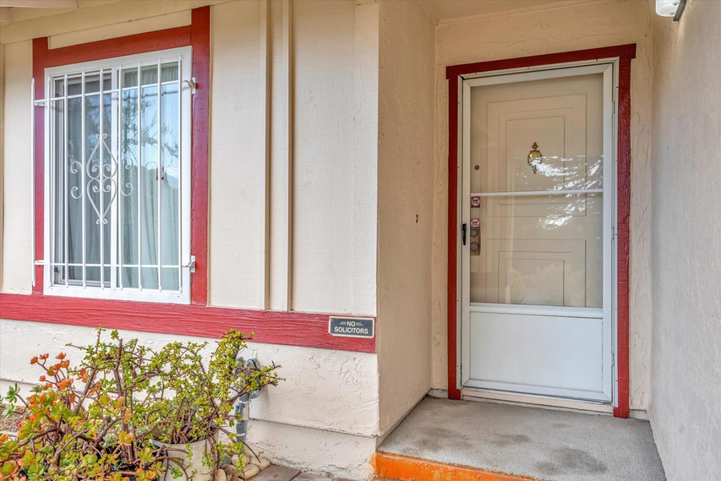 188 Masonic Drive Vallejo, CA 94591 - Photo 3 of 28 a view of a small space with wooden floor