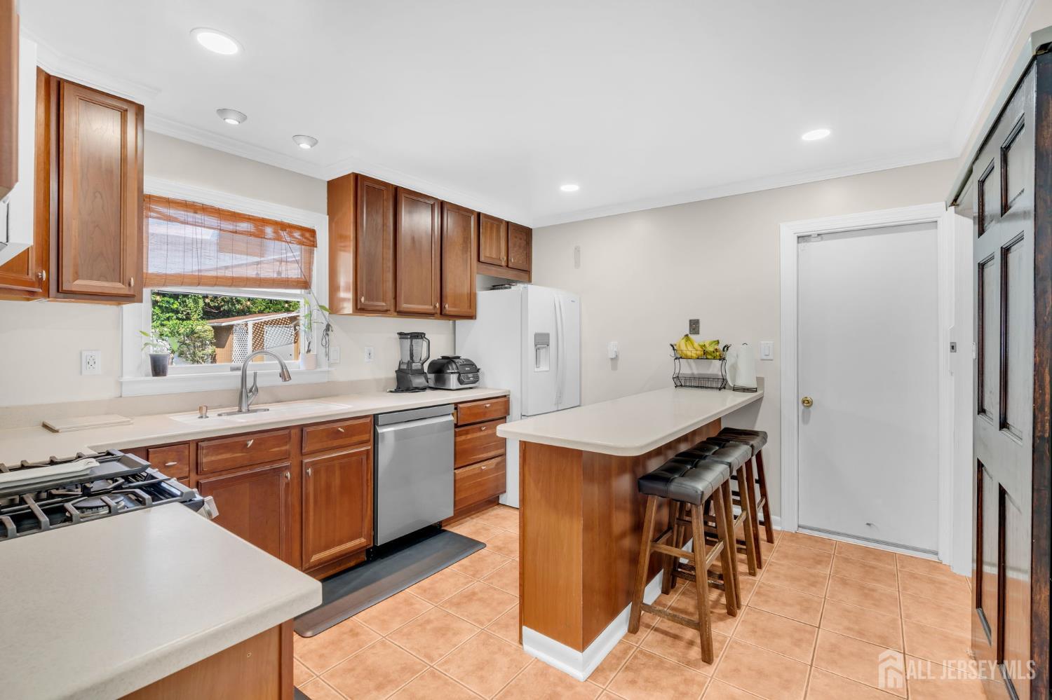 77 Michael Road Spotswood, NJ 08884 - Photo 7 of 26 Gallery Image 7
