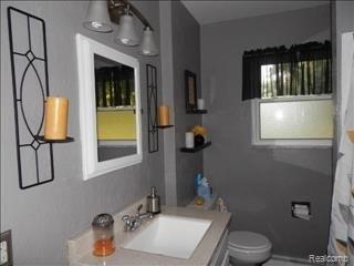 633 West Dean Road Temperance, MI 48182 - Photo 11 of 15 11.jpg